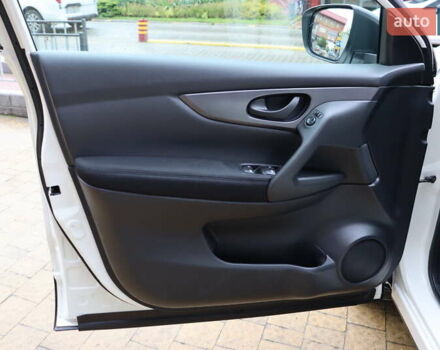 Белый Ниссан Кашкай, объемом двигателя 1.6 л и пробегом 245 тыс. км за 15900 $, фото 8 на Automoto.ua