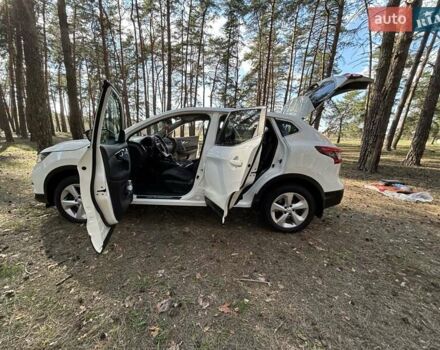 Белый Ниссан Кашкай, объемом двигателя 1.2 л и пробегом 131 тыс. км за 15800 $, фото 18 на Automoto.ua