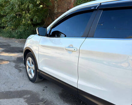 Белый Ниссан Кашкай, объемом двигателя 1.2 л и пробегом 87 тыс. км за 16200 $, фото 4 на Automoto.ua