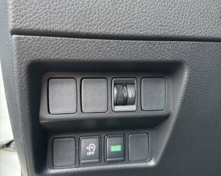 Белый Ниссан Кашкай, объемом двигателя 1.2 л и пробегом 143 тыс. км за 15000 $, фото 22 на Automoto.ua