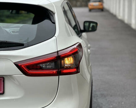 Белый Ниссан Кашкай, объемом двигателя 1.6 л и пробегом 245 тыс. км за 14800 $, фото 8 на Automoto.ua