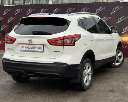 Белый Ниссан Кашкай, объемом двигателя 1.2 л и пробегом 143 тыс. км за 15000 $, фото 6 на Automoto.ua
