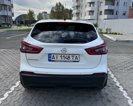 Белый Ниссан Кашкай, объемом двигателя 1.2 л и пробегом 148 тыс. км за 14000 $, фото 4 на Automoto.ua