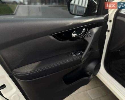 Белый Ниссан Кашкай, объемом двигателя 2 л и пробегом 126 тыс. км за 17000 $, фото 8 на Automoto.ua