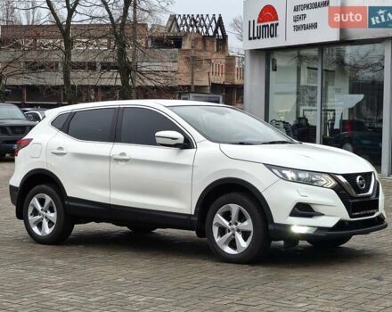 Белый Ниссан Кашкай, объемом двигателя 1.2 л и пробегом 80 тыс. км за 15200 $, фото 4 на Automoto.ua