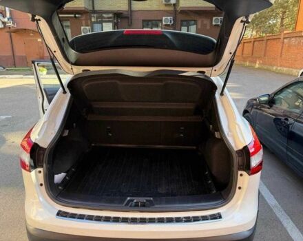 Белый Ниссан Кашкай, объемом двигателя 2 л и пробегом 93 тыс. км за 11000 $, фото 3 на Automoto.ua