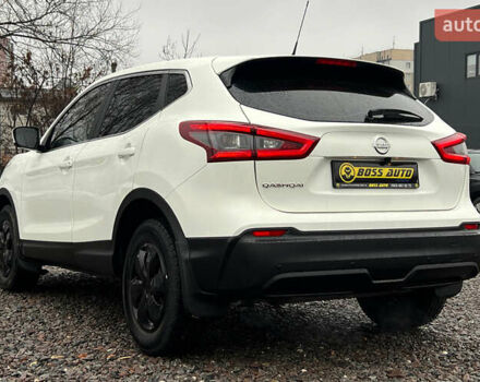 Белый Ниссан Кашкай, объемом двигателя 1.6 л и пробегом 66 тыс. км за 21500 $, фото 3 на Automoto.ua