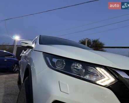 Белый Ниссан Кашкай, объемом двигателя 1.6 л и пробегом 130 тыс. км за 17790 $, фото 11 на Automoto.ua