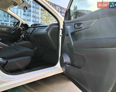 Белый Ниссан Кашкай, объемом двигателя 1.5 л и пробегом 117 тыс. км за 15990 $, фото 49 на Automoto.ua