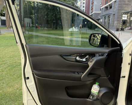 Белый Ниссан Кашкай, объемом двигателя 1.6 л и пробегом 105 тыс. км за 19900 $, фото 11 на Automoto.ua