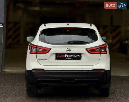 Белый Ниссан Кашкай, объемом двигателя 1.2 л и пробегом 69 тыс. км за 15000 $, фото 6 на Automoto.ua