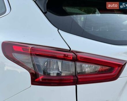 Білий Ніссан Кашкай, об'ємом двигуна 1.6 л та пробігом 97 тис. км за 14250 $, фото 19 на Automoto.ua