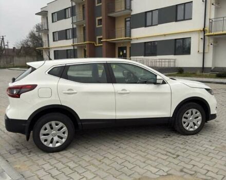 Белый Ниссан Кашкай, объемом двигателя 1.2 л и пробегом 135 тыс. км за 13555 $, фото 3 на Automoto.ua