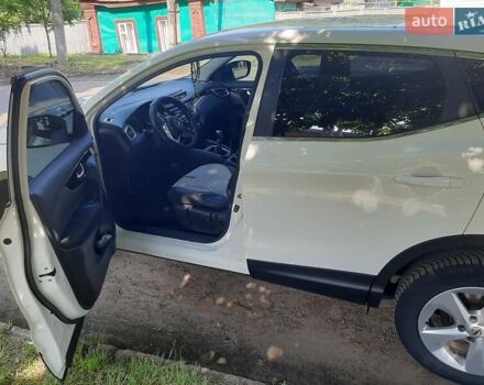 Белый Ниссан Кашкай, объемом двигателя 1.2 л и пробегом 47 тыс. км за 23000 $, фото 2 на Automoto.ua