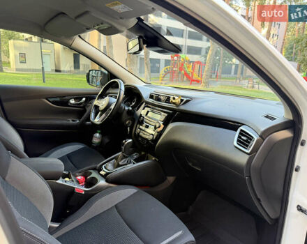 Белый Ниссан Кашкай, объемом двигателя 1.6 л и пробегом 105 тыс. км за 19900 $, фото 24 на Automoto.ua