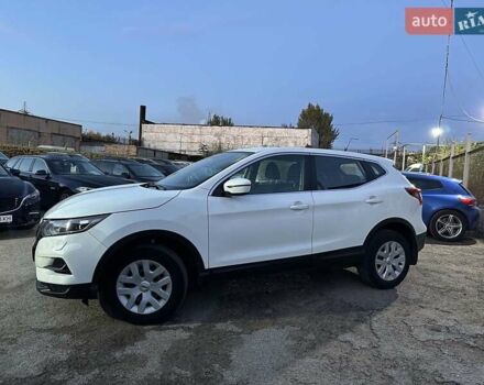 Белый Ниссан Кашкай, объемом двигателя 1.6 л и пробегом 130 тыс. км за 17790 $, фото 2 на Automoto.ua