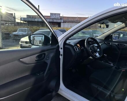 Белый Ниссан Кашкай, объемом двигателя 1.6 л и пробегом 130 тыс. км за 17790 $, фото 14 на Automoto.ua