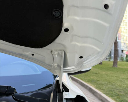 Белый Ниссан Кашкай, объемом двигателя 1.6 л и пробегом 105 тыс. км за 19900 $, фото 28 на Automoto.ua