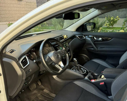 Белый Ниссан Кашкай, объемом двигателя 1.6 л и пробегом 105 тыс. км за 19900 $, фото 12 на Automoto.ua