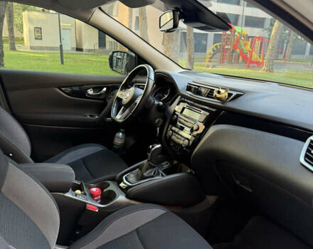 Белый Ниссан Кашкай, объемом двигателя 1.6 л и пробегом 107 тыс. км за 19700 $, фото 24 на Automoto.ua