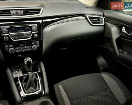 Белый Ниссан Кашкай, объемом двигателя 1.2 л и пробегом 69 тыс. км за 15000 $, фото 20 на Automoto.ua