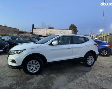 Белый Ниссан Кашкай, объемом двигателя 1.6 л и пробегом 130 тыс. км за 17790 $, фото 2 на Automoto.ua
