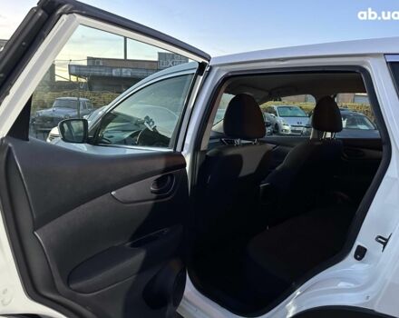 Белый Ниссан Кашкай, объемом двигателя 1.6 л и пробегом 130 тыс. км за 17790 $, фото 15 на Automoto.ua