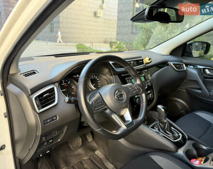 Белый Ниссан Кашкай, объемом двигателя 1.6 л и пробегом 105 тыс. км за 19900 $, фото 13 на Automoto.ua