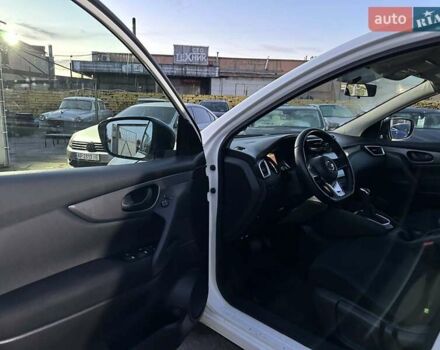 Белый Ниссан Кашкай, объемом двигателя 1.6 л и пробегом 130 тыс. км за 17790 $, фото 14 на Automoto.ua