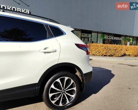 Белый Ниссан Кашкай, объемом двигателя 1.5 л и пробегом 117 тыс. км за 15990 $, фото 7 на Automoto.ua