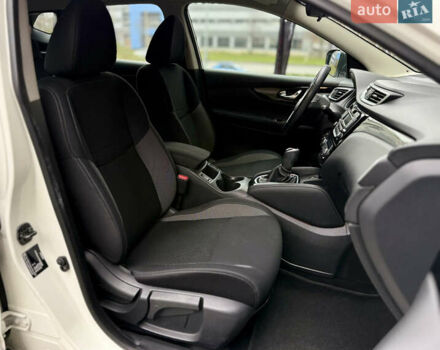 Белый Ниссан Кашкай, объемом двигателя 1.2 л и пробегом 69 тыс. км за 15000 $, фото 16 на Automoto.ua