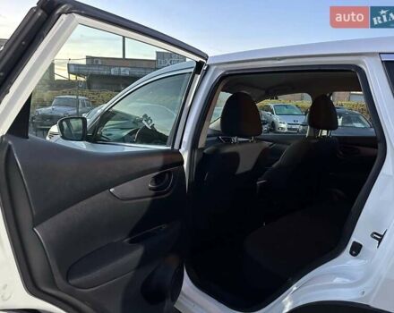 Белый Ниссан Кашкай, объемом двигателя 1.6 л и пробегом 130 тыс. км за 17790 $, фото 15 на Automoto.ua