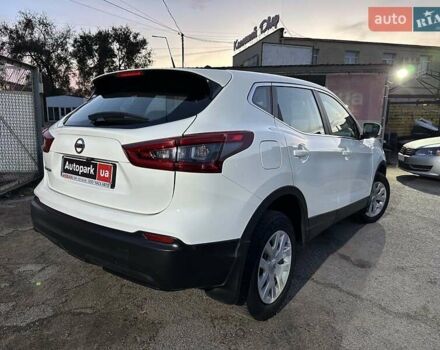 Белый Ниссан Кашкай, объемом двигателя 1.6 л и пробегом 130 тыс. км за 17790 $, фото 6 на Automoto.ua