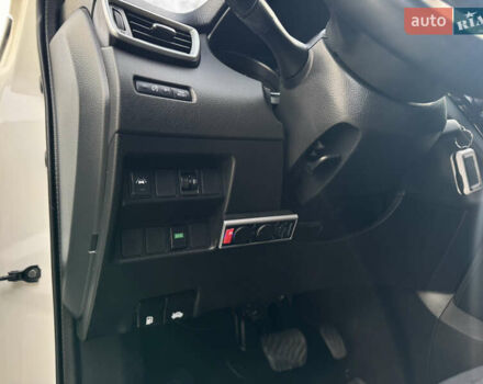 Белый Ниссан Кашкай, объемом двигателя 2 л и пробегом 126 тыс. км за 17000 $, фото 9 на Automoto.ua