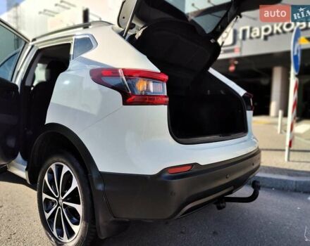 Белый Ниссан Кашкай, объемом двигателя 1.5 л и пробегом 117 тыс. км за 15990 $, фото 14 на Automoto.ua