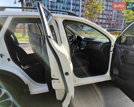 Белый Ниссан Кашкай, объемом двигателя 1.5 л и пробегом 117 тыс. км за 15990 $, фото 28 на Automoto.ua