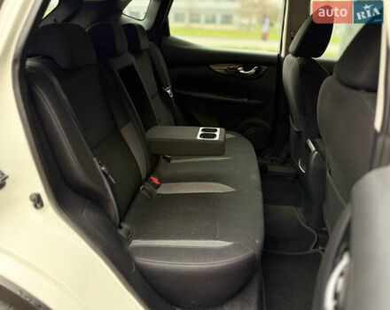 Белый Ниссан Кашкай, объемом двигателя 1.2 л и пробегом 69 тыс. км за 15000 $, фото 15 на Automoto.ua