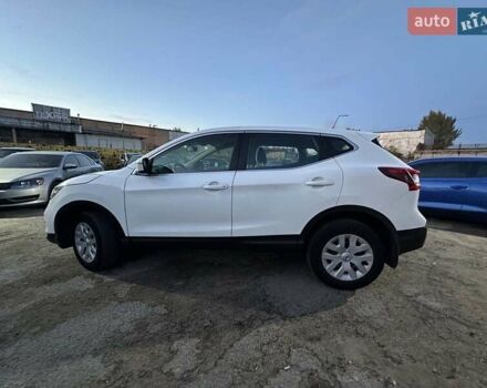 Белый Ниссан Кашкай, объемом двигателя 1.6 л и пробегом 130 тыс. км за 17790 $, фото 3 на Automoto.ua