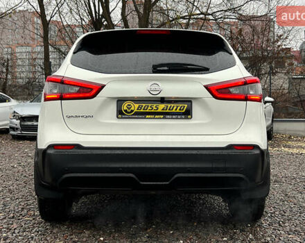 Белый Ниссан Кашкай, объемом двигателя 1.6 л и пробегом 66 тыс. км за 21500 $, фото 4 на Automoto.ua