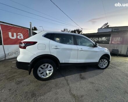 Белый Ниссан Кашкай, объемом двигателя 1.6 л и пробегом 130 тыс. км за 17790 $, фото 7 на Automoto.ua