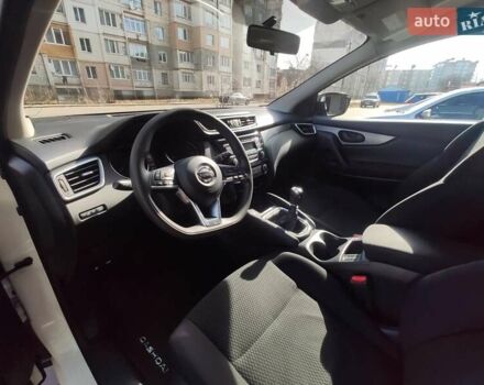 Белый Ниссан Кашкай, объемом двигателя 1.2 л и пробегом 78 тыс. км за 14450 $, фото 17 на Automoto.ua