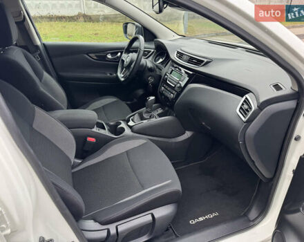 Белый Ниссан Кашкай, объемом двигателя 1.6 л и пробегом 47 тыс. км за 19999 $, фото 8 на Automoto.ua