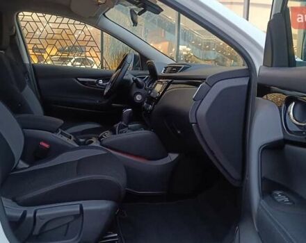 Белый Ниссан Кашкай, объемом двигателя 1.99 л и пробегом 102 тыс. км за 19280 $, фото 5 на Automoto.ua