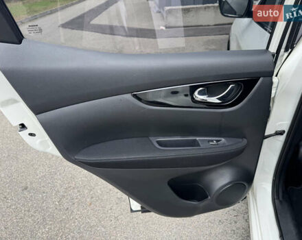 Белый Ниссан Кашкай, объемом двигателя 1.6 л и пробегом 47 тыс. км за 19999 $, фото 16 на Automoto.ua