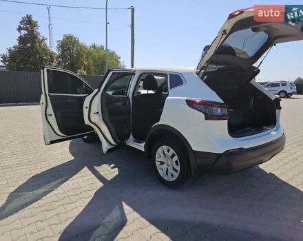 Білий Ніссан Кашкай, об'ємом двигуна 1.6 л та пробігом 101 тис. км за 21000 $, фото 11 на Automoto.ua