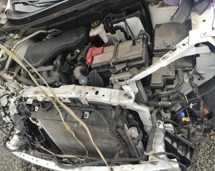 Белый Ниссан Кашкай, объемом двигателя 2 л и пробегом 47 тыс. км за 9000 $, фото 6 на Automoto.ua