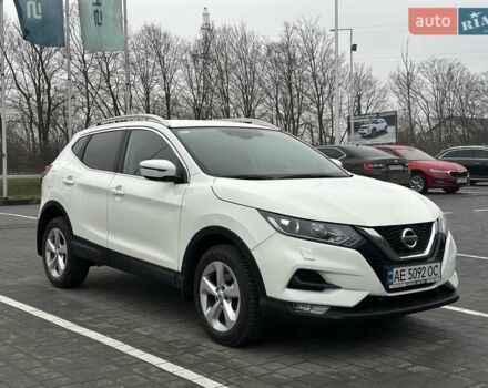 Белый Ниссан Кашкай, объемом двигателя 1.2 л и пробегом 50 тыс. км за 17200 $, фото 4 на Automoto.ua