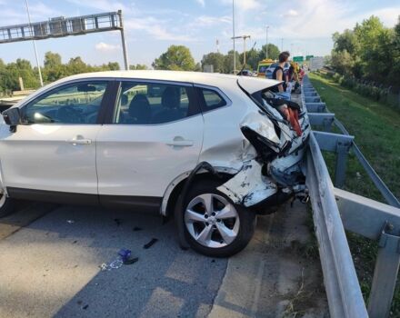 Белый Ниссан Кашкай, объемом двигателя 2 л и пробегом 47 тыс. км за 9000 $, фото 4 на Automoto.ua