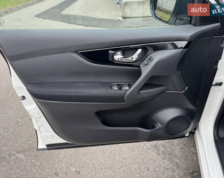 Белый Ниссан Кашкай, объемом двигателя 1.6 л и пробегом 47 тыс. км за 19999 $, фото 18 на Automoto.ua