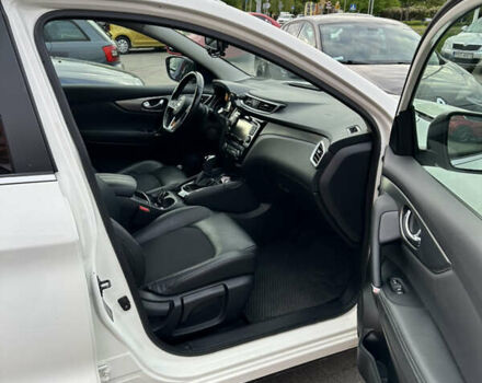 Белый Ниссан Кашкай, объемом двигателя 1.6 л и пробегом 102 тыс. км за 18000 $, фото 4 на Automoto.ua